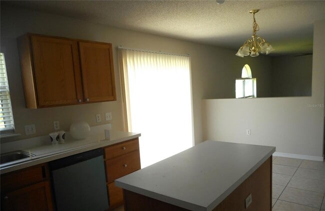 Building Photo - 950 Derbyshire Dr