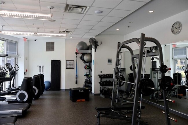 Building Photo - 950 W Peachtree St NW