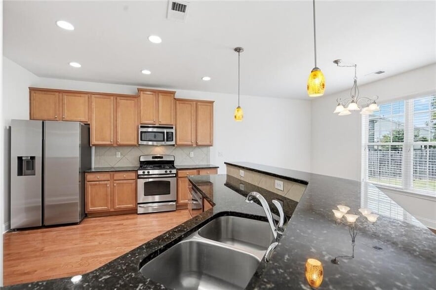 Building Photo - 3320 Pebble Ridge Ln