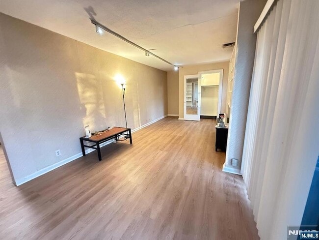 Building Photo - 272 Frances St