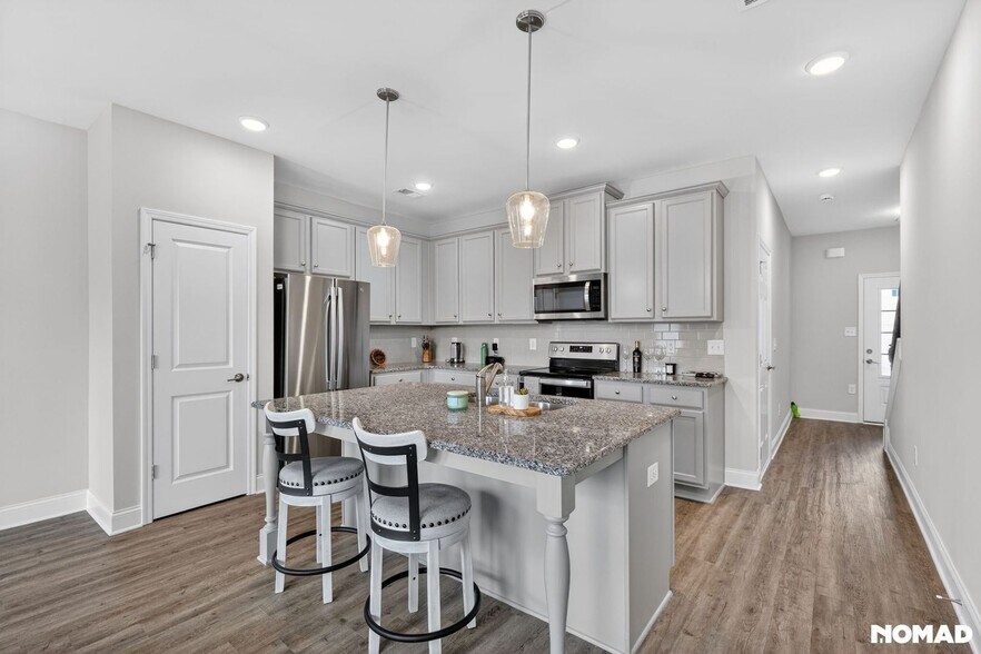 Building Photo - 110 Greenview Ct