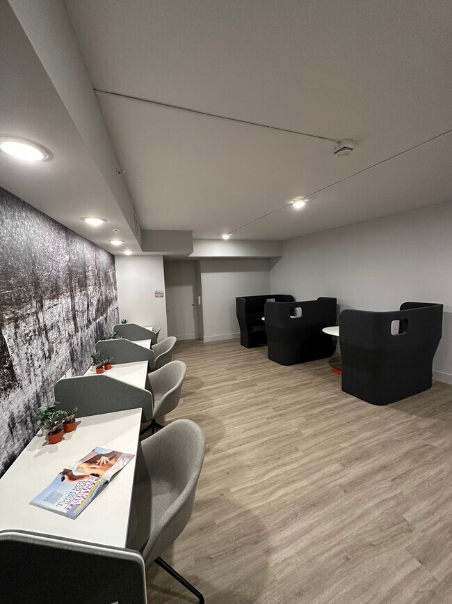 Building Photo - 2620 E Marina Bay Dr