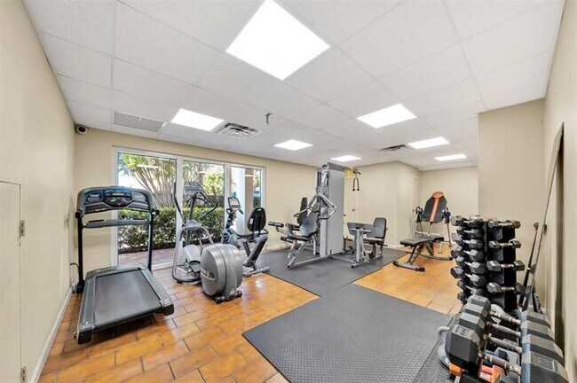 Building Photo - 1600 SE 15th St