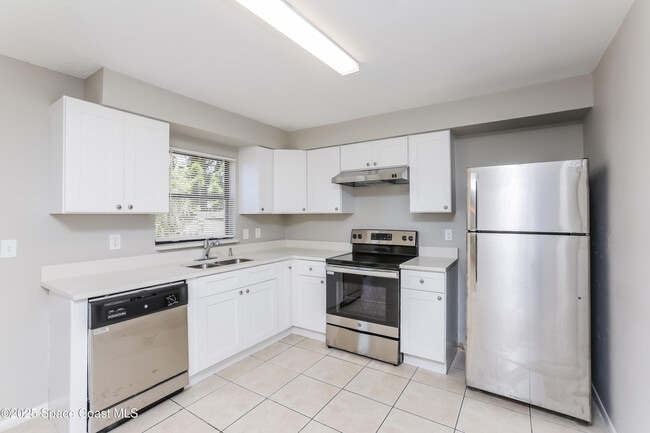 Building Photo - 1190 Wedgewood Ln