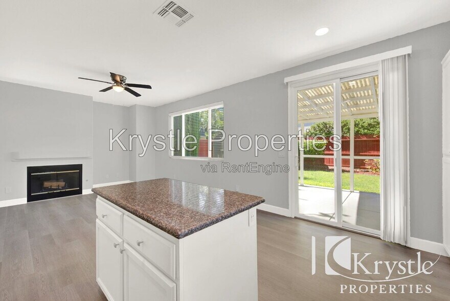 Building Photo - 824 Cedarcrest Dr