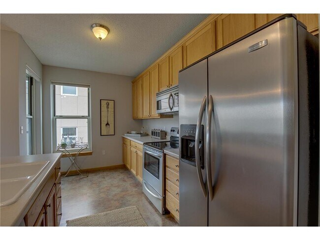 Building Photo - 680 N 2nd St