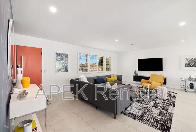 Building Photo - 945 N Buttonwillow Cir