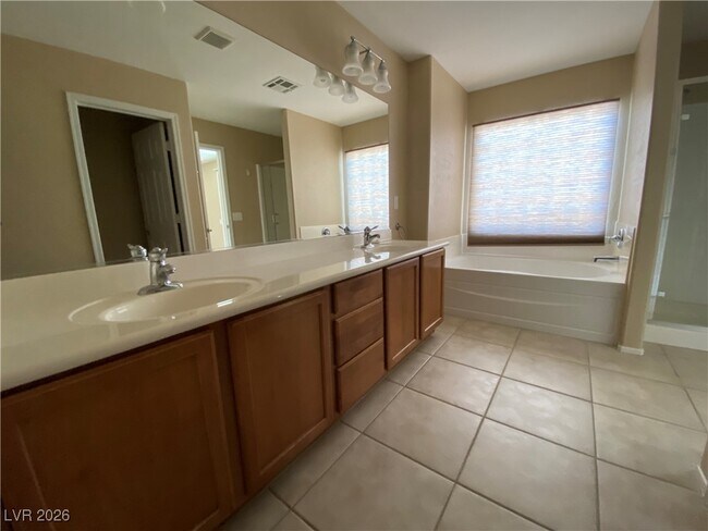 Building Photo - 10748 Khalua Ave