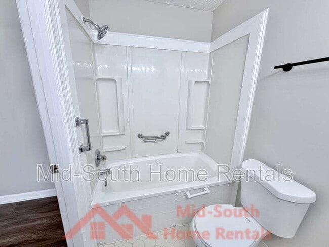 Building Photo - 4900 Walden Glen St