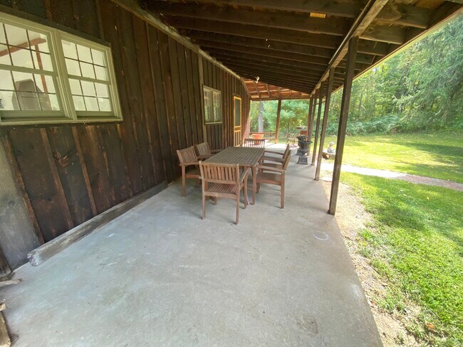 Building Photo - 143 Peters Ln