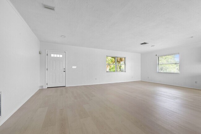 Building Photo - 7810 S Tropical Trail