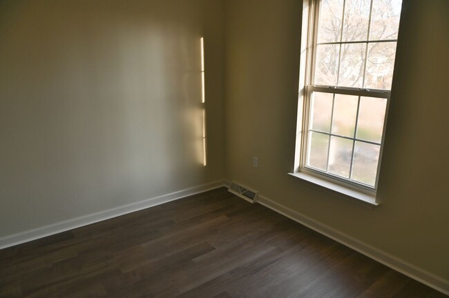 Building Photo - 2 Bedroom Townhouse in Enola