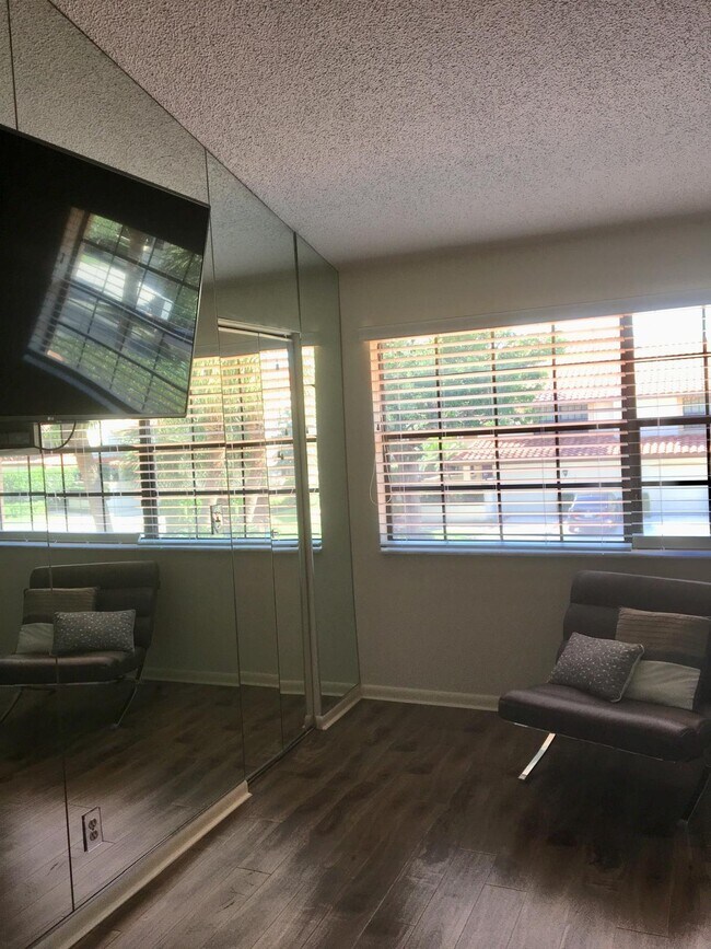 Building Photo - 7770 La Mirada Dr