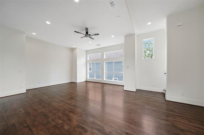 Building Photo - 1539 W 23rd St