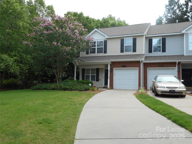 Building Photo - 15519 Stronvar House Ln