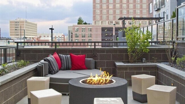 Building Photo - 828 Broadway