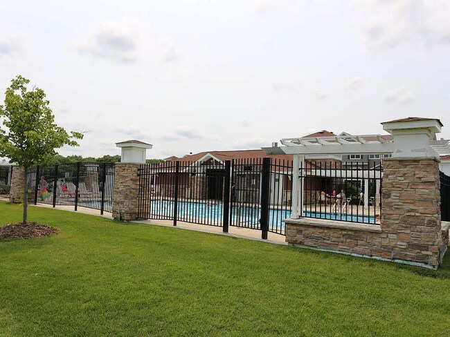 Building Photo - 9640 Independence Cir