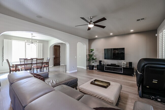 Building Photo - 15626 W Campbell Ave