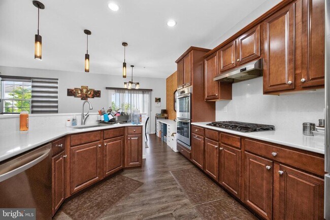 Building Photo - 271 Fairfield Cir W