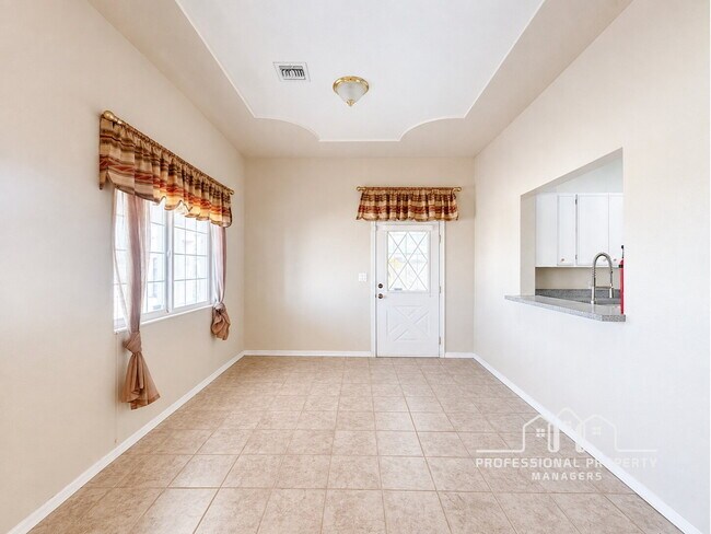Building Photo - 3-bedroom, 3-bathroom home in Foothills Mobile Est