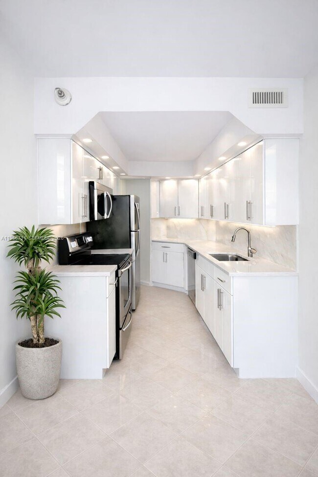 Building Photo - 3610 Yacht Club Dr