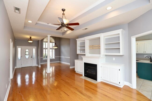 Building Photo - 1855 Beachforest Way