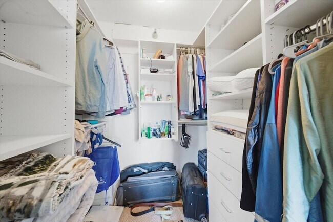 Building Photo - 401 E Ontario St