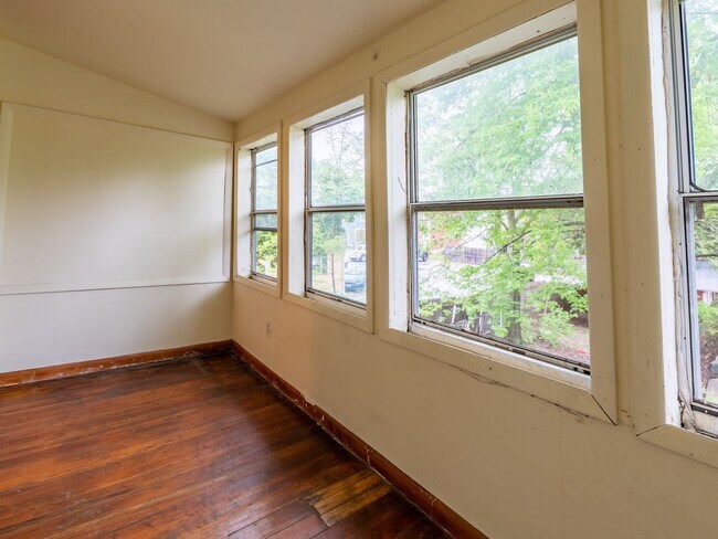 Building Photo - 17-19-19 Lafountain St