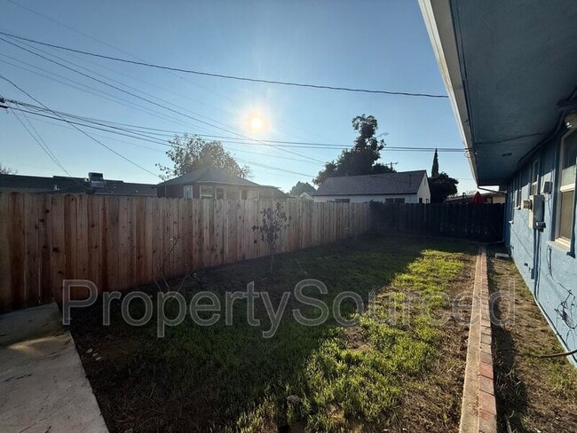 Building Photo - 632 Fir St