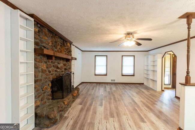 Building Photo - 3850 Apache Ln