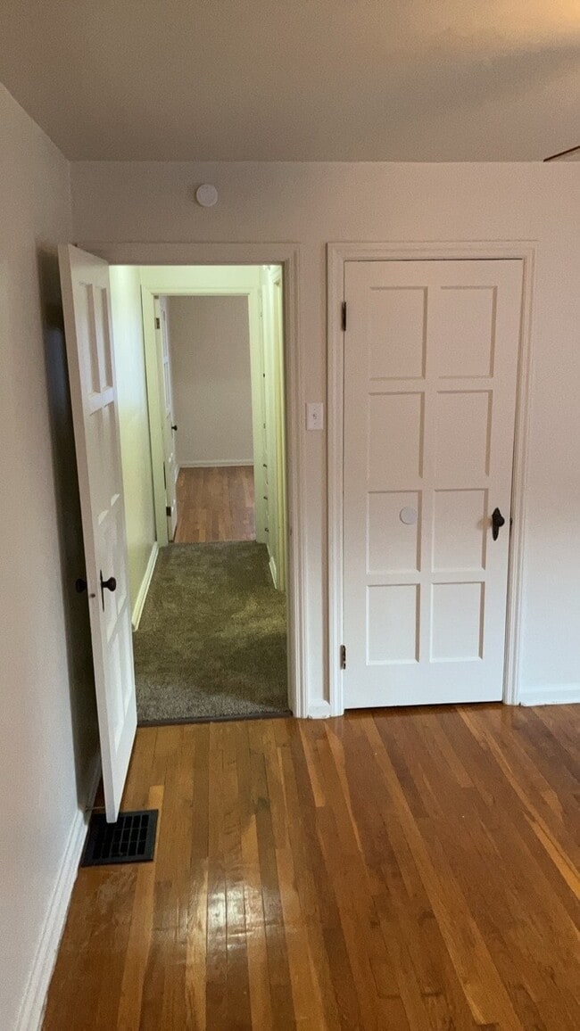 Building Photo - 1076 Sherwood Dr