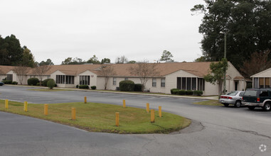 Building Photo - The Arbors