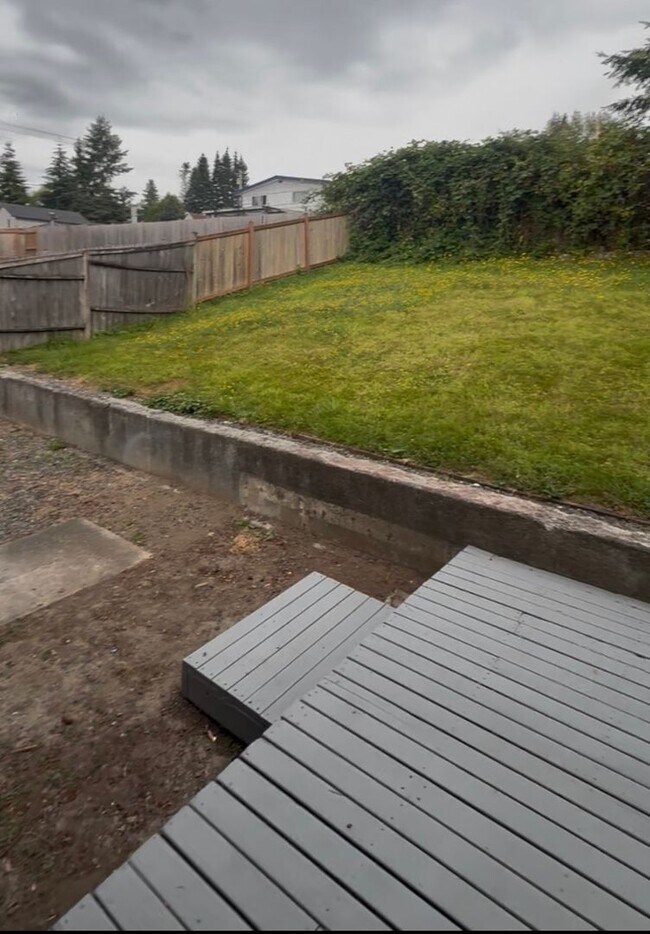 Building Photo - 7511 67th Ave NE