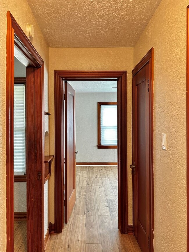 Building Photo - 3 Bedroom