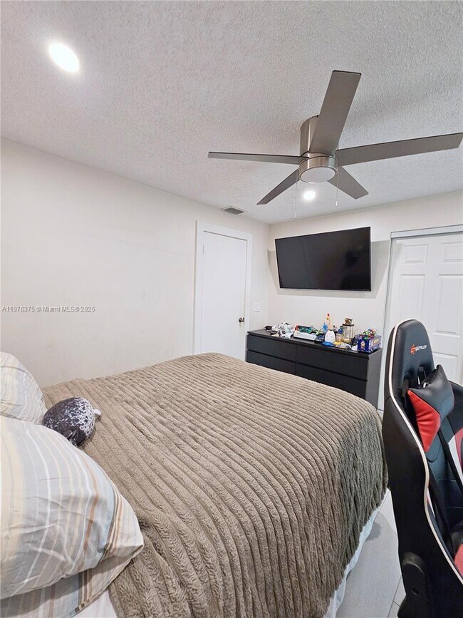 Building Photo - 3483 Emerald Oaks Dr