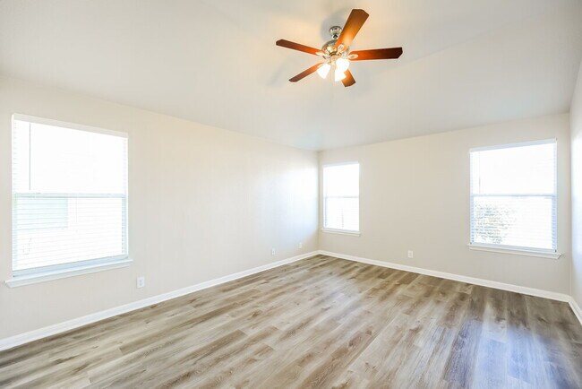 Building Photo - 8423 Whitebrush