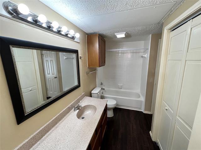 Building Photo - 9601 Forest Ln