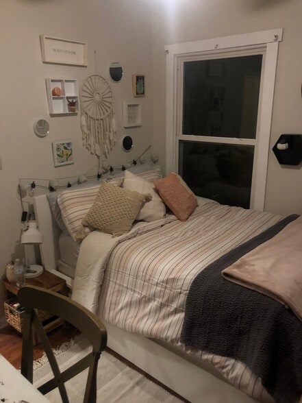 decorated bedroom - 419 E Lane Ave