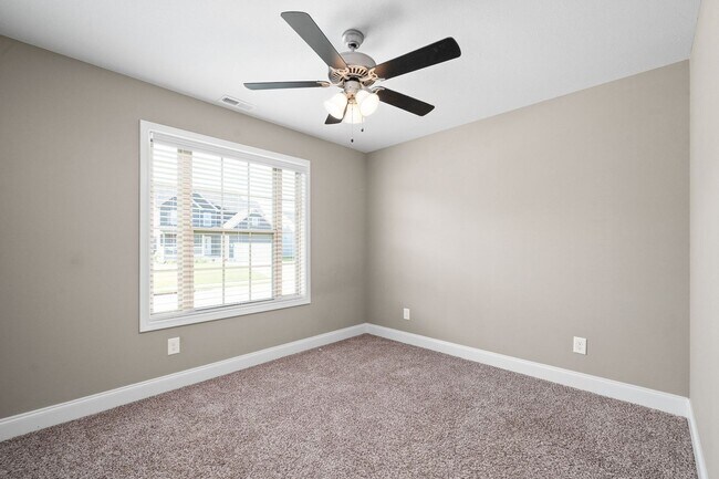 Building Photo - 515 Sourwood Dr