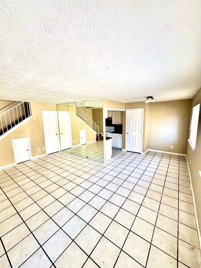 Building Photo - 5668 Birchmont Dr