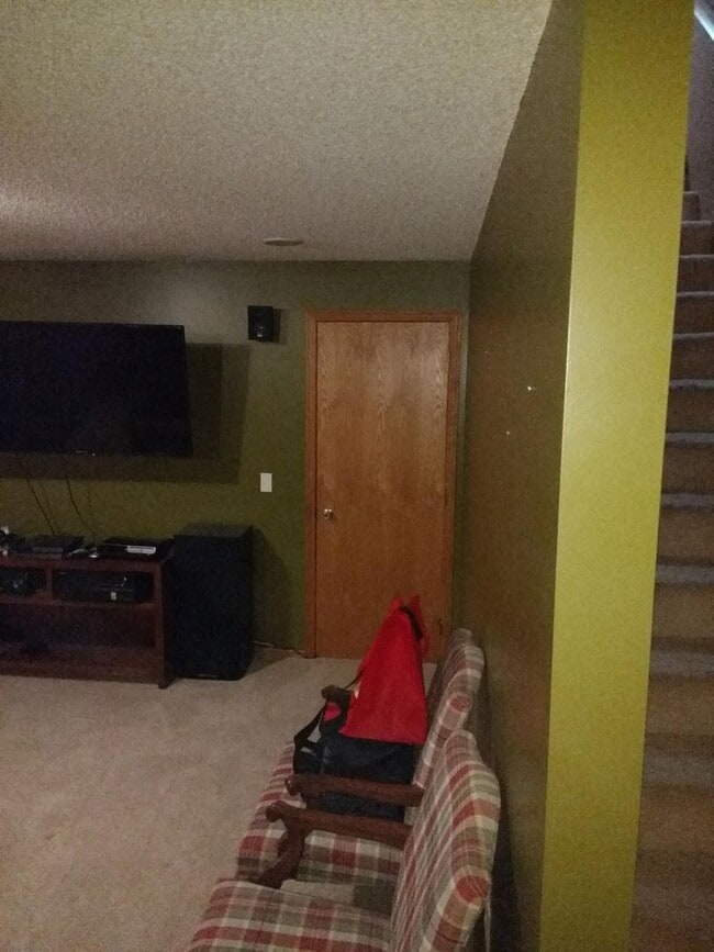 Building Photo - 3 Bedrooms, 2.5 Bathrooms Single Family Ho...