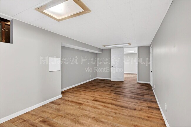 Building Photo - 710 Tyson Dr