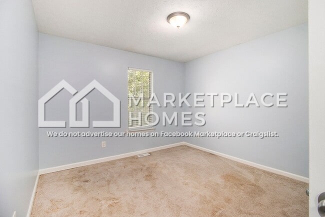Building Photo - 2033 Charter Ln