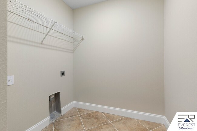 Building Photo - 25 Rainbrook Dr