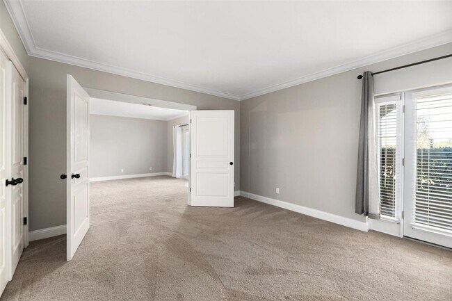 Building Photo - 5709 Lyons View Pike