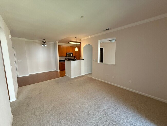 Building Photo - Beautiful 2 Bedroom 2 Bath Condo in the Desirable Villa Cortina Community!