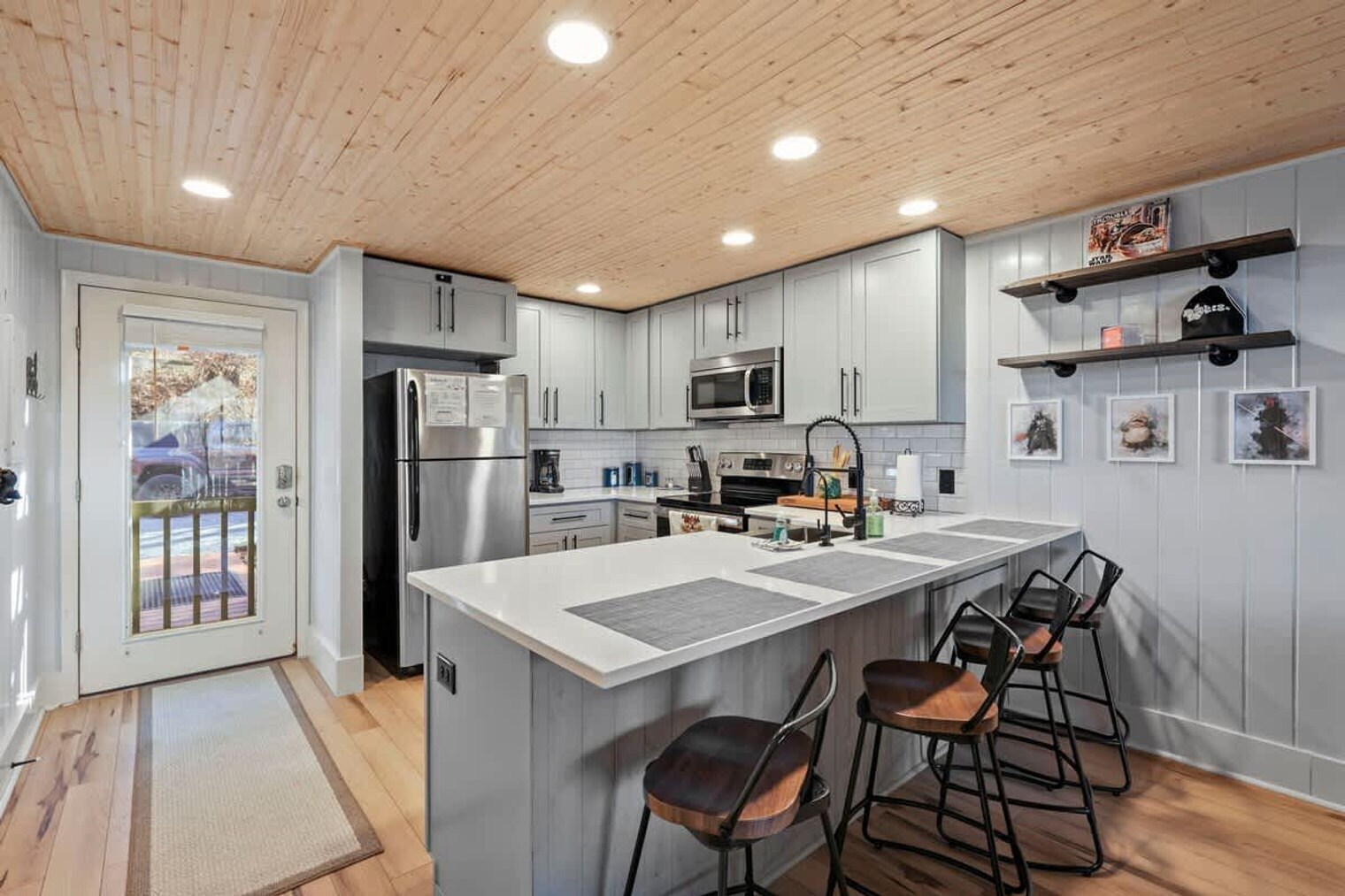 Building Photo - 102 Skiview Ln