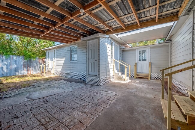 Building Photo - 5831 Annunciation St