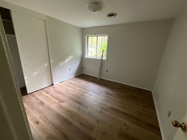 Building Photo - 131 Estates Ct