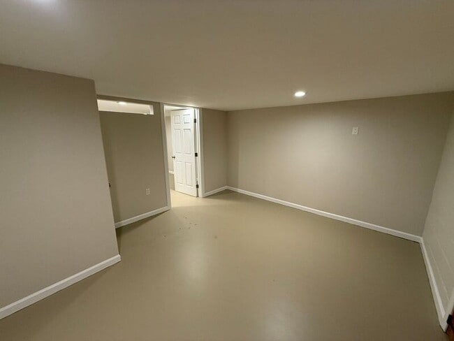 Building Photo - 4135 Rivercrest Dr N